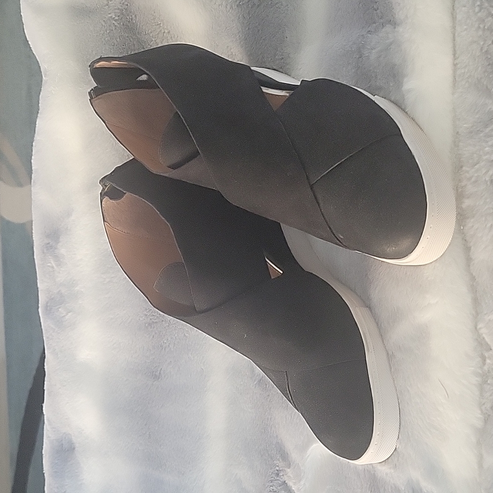 L-Paolo Wedge Shoes, Size 8-1/2 Black suede